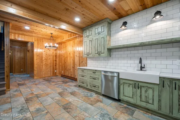 $2,695,000 | 58250 Highway 200, Clark Fork, ID 83811
