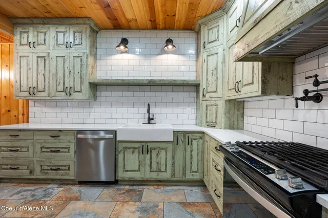 $2,750,000 | 58250 Highway 200, Clark Fork, ID 83811