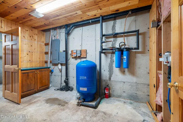 $2,750,000 | 58250 Highway 200, Clark Fork, ID 83811