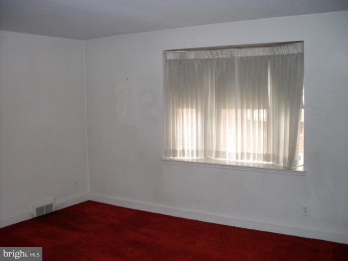 3915 Brookhill Road Baltimore, MD 21215 - Photo 4 of 15 Living Room
