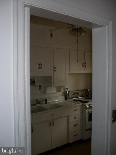 3915 Brookhill Road Baltimore, MD 21215 - Photo 7 of 15 Kitchen