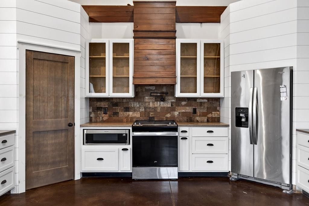1425 Moodyville Loop Byrdstown, TN 38549 - Photo 16 of 62 a kitchen with stainless steel appliances granite countertop a refrigerator and a stove