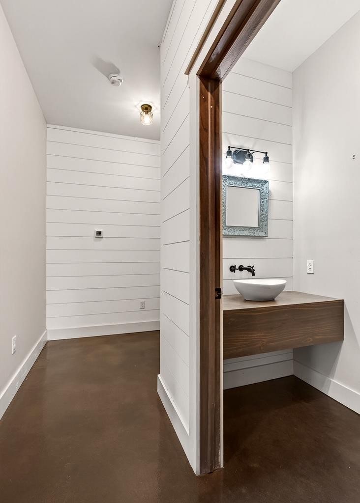 1425 Moodyville Loop Byrdstown, TN 38549 - Photo 37 of 62 a view of bathroom with sink mirror and bathtub
