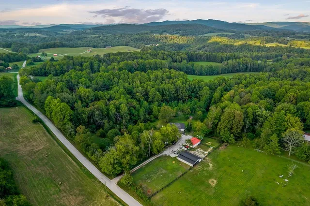 $830,000 | 1425 Moodyville Loop, Byrdstown, TN 38549