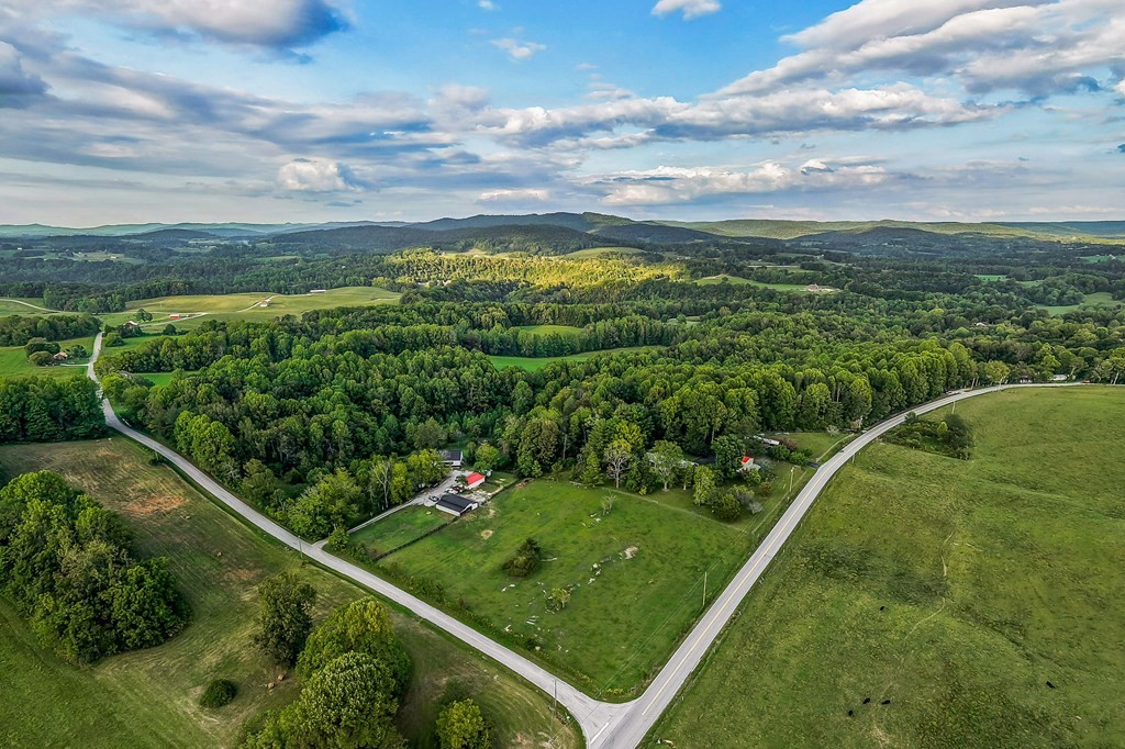 1425 Moodyville Loop Byrdstown, TN 38549 - Photo 58 of 62 a view of a golf course with a lake