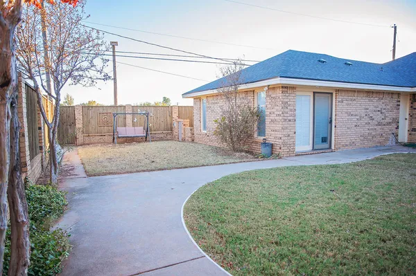 a view of a house with a backyard