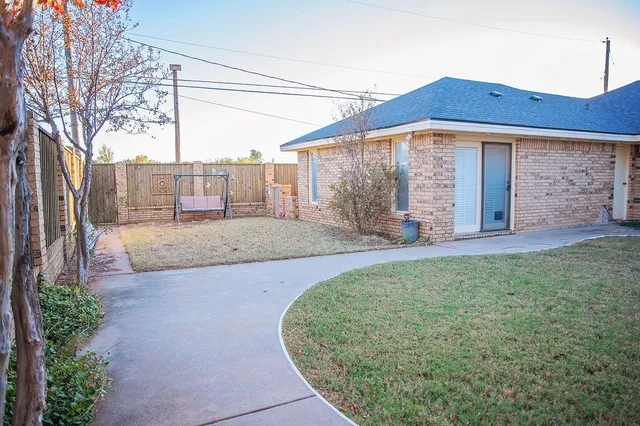 a view of a house with a backyard