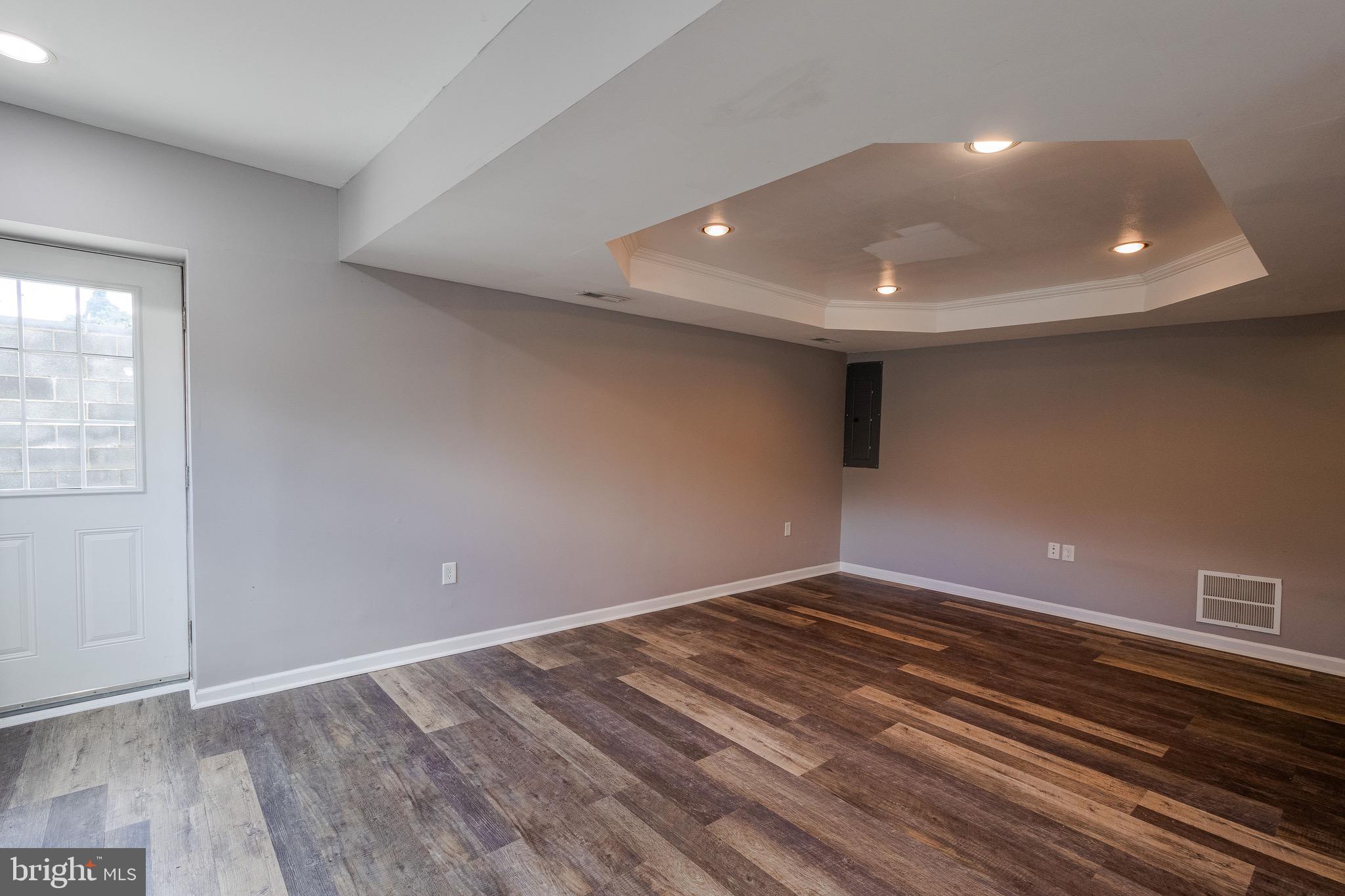 42205 Ridge Road Mechanicsville, MD 20659 - Photo 18 of 59 Tray ceiling