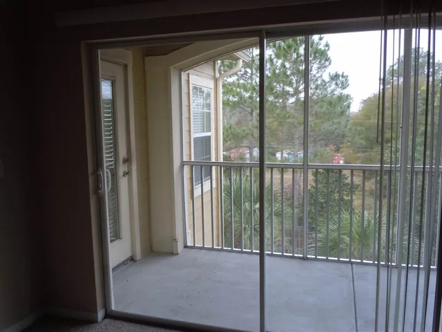 a view of livingroom with furniture