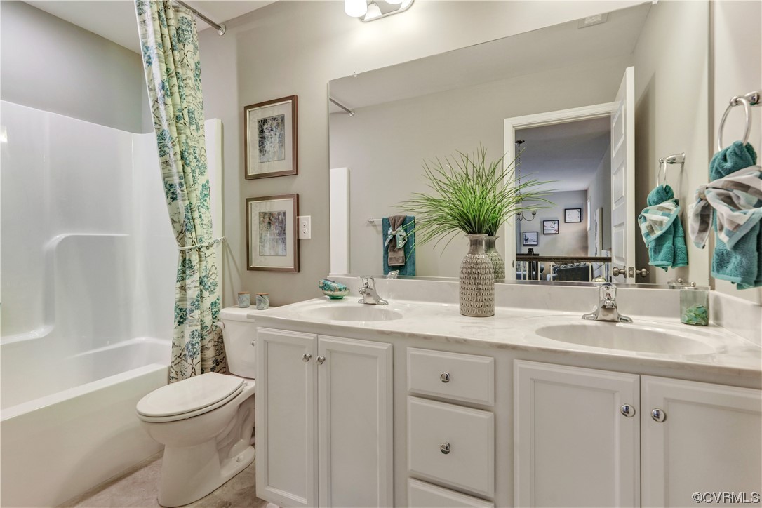 18637 Palisades Ridge Moseley, VA 23120 - Photo 25 of 41 a bathroom with a toilet a sink and tub