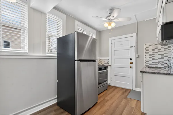 $1,520 | 428 North Park Boulevard, Unit 7, Glen Ellyn, IL 60137