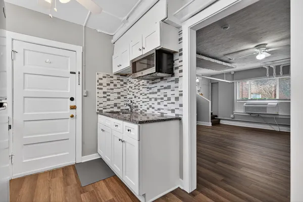 $1,520 | 428 North Park Boulevard, Unit 7, Glen Ellyn, IL 60137