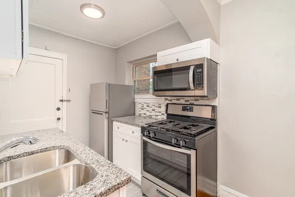 $1,520 | 428 North Park Boulevard, Unit 7, Glen Ellyn, IL 60137