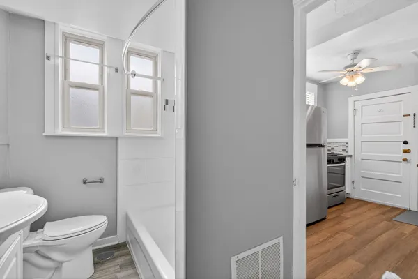 $1,520 | 428 North Park Boulevard, Unit 7, Glen Ellyn, IL 60137