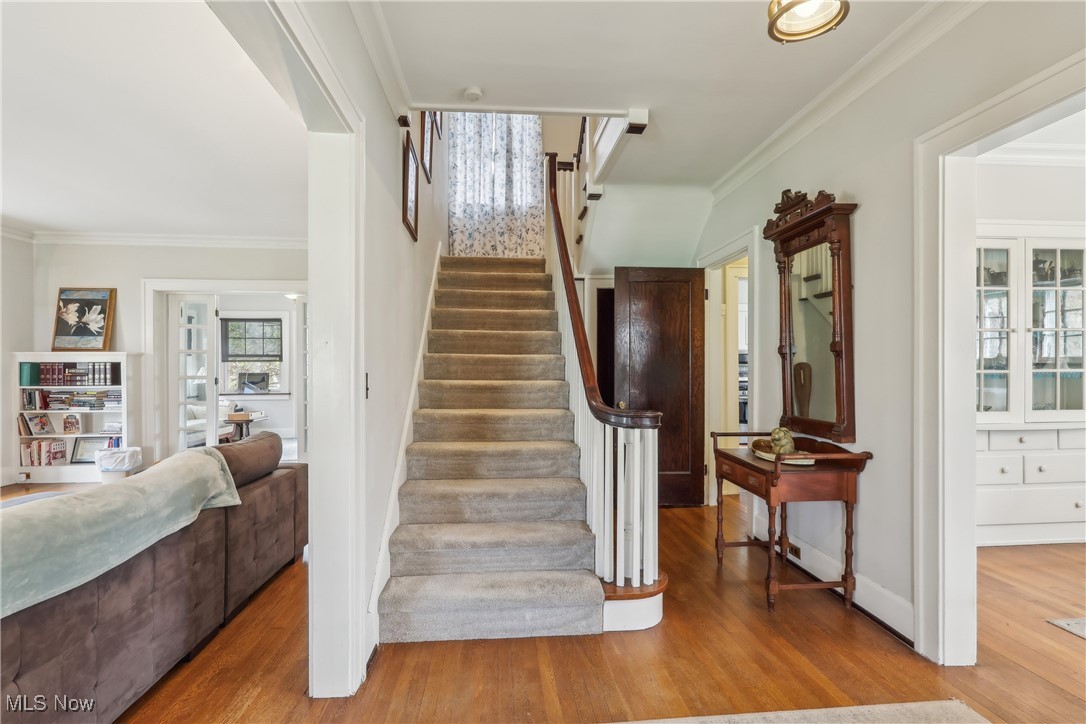 2818 Scarborough Road Cleveland, OH 44118 - Photo 3 of 49 Beautiful woodwork throughout