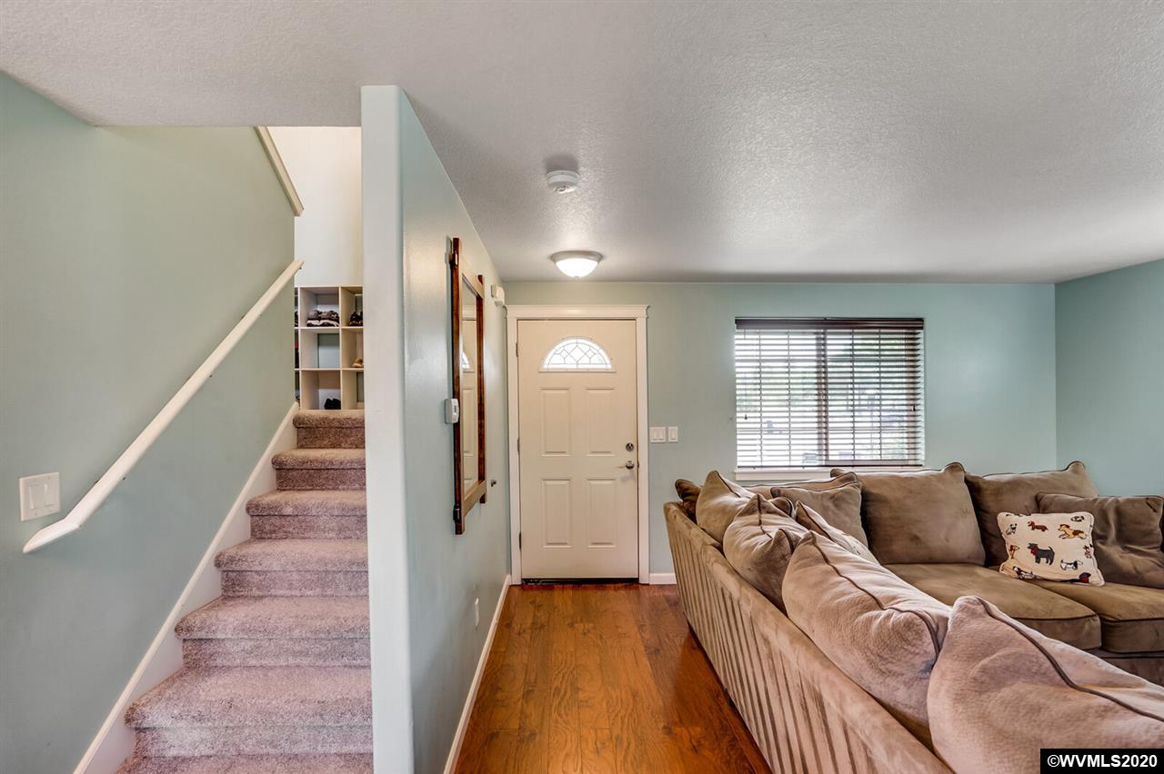 61 Grace Street Lebanon, OR 97355 - Photo 4 of 37 Gallery Image 4