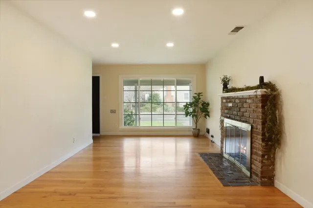 a view of a yard in front of a house with large tree