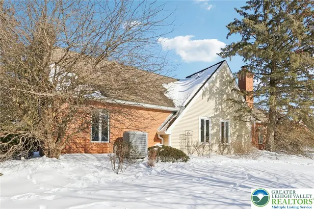 $525,000 | 4861 Sydney Close, Lower Macungie Township, PA 18062