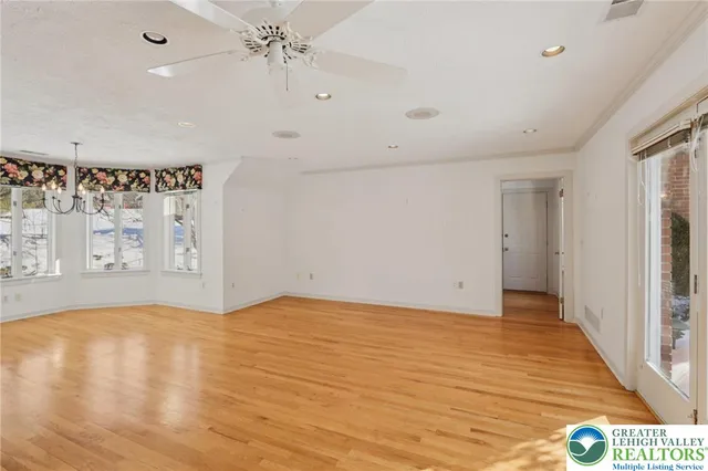 $525,000 | 4861 Sydney Close, Lower Macungie Township, PA 18062