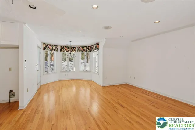 $525,000 | 4861 Sydney Close, Lower Macungie Township, PA 18062