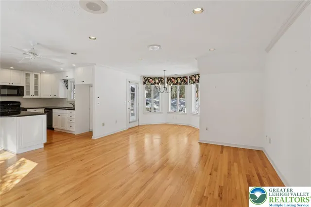 $525,000 | 4861 Sydney Close, Lower Macungie Township, PA 18062