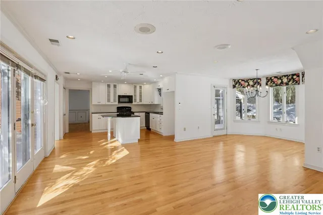 $525,000 | 4861 Sydney Close, Lower Macungie Township, PA 18062