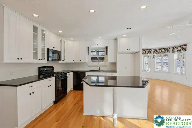 $525,000 | 4861 Sydney Close, Lower Macungie Township, PA 18062