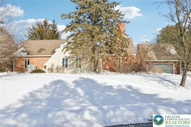 $525,000 | 4861 Sydney Close, Lower Macungie Township, PA 18062