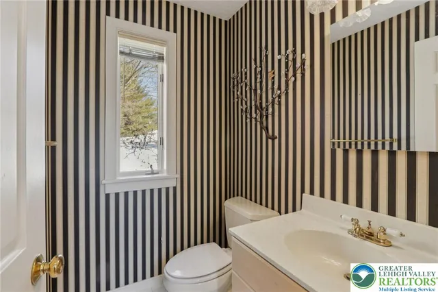 $525,000 | 4861 Sydney Close, Lower Macungie Township, PA 18062