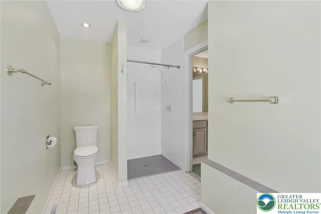 $525,000 | 4861 Sydney Close, Lower Macungie Township, PA 18062