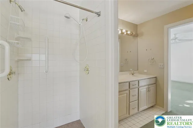 $525,000 | 4861 Sydney Close, Lower Macungie Township, PA 18062