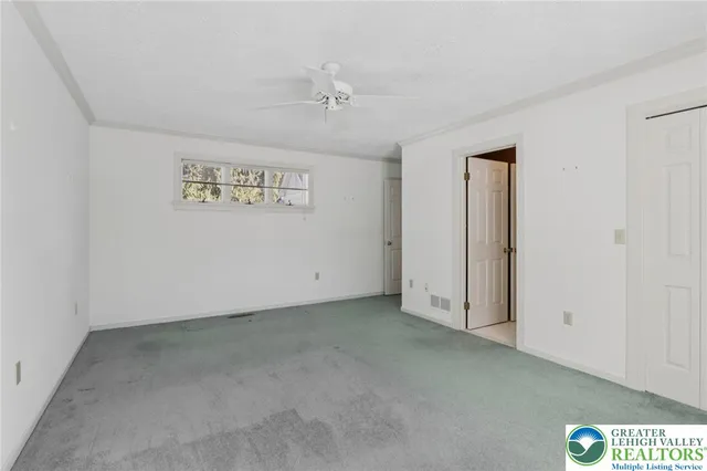 $525,000 | 4861 Sydney Close, Lower Macungie Township, PA 18062