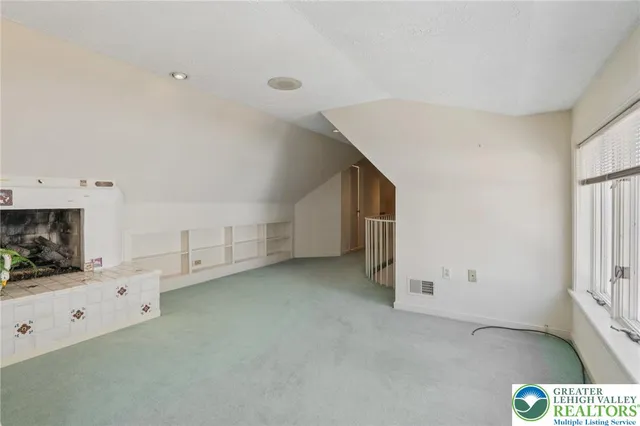 $525,000 | 4861 Sydney Close, Lower Macungie Township, PA 18062