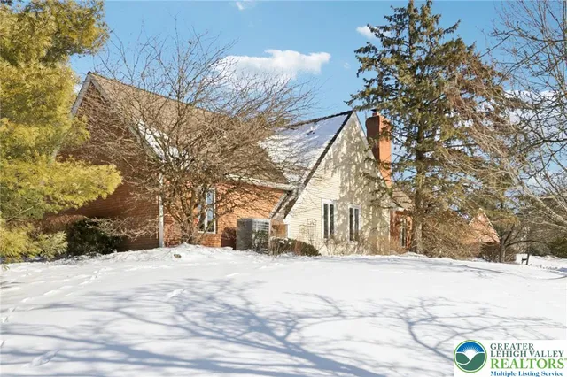 $525,000 | 4861 Sydney Close, Lower Macungie Township, PA 18062