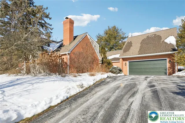 $525,000 | 4861 Sydney Close, Lower Macungie Township, PA 18062