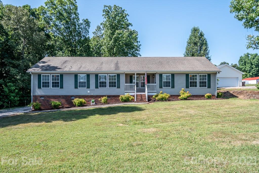 6621 Love Point Road Denver, NC 28037 - Photo 3 of 26 a front view of a house with garden