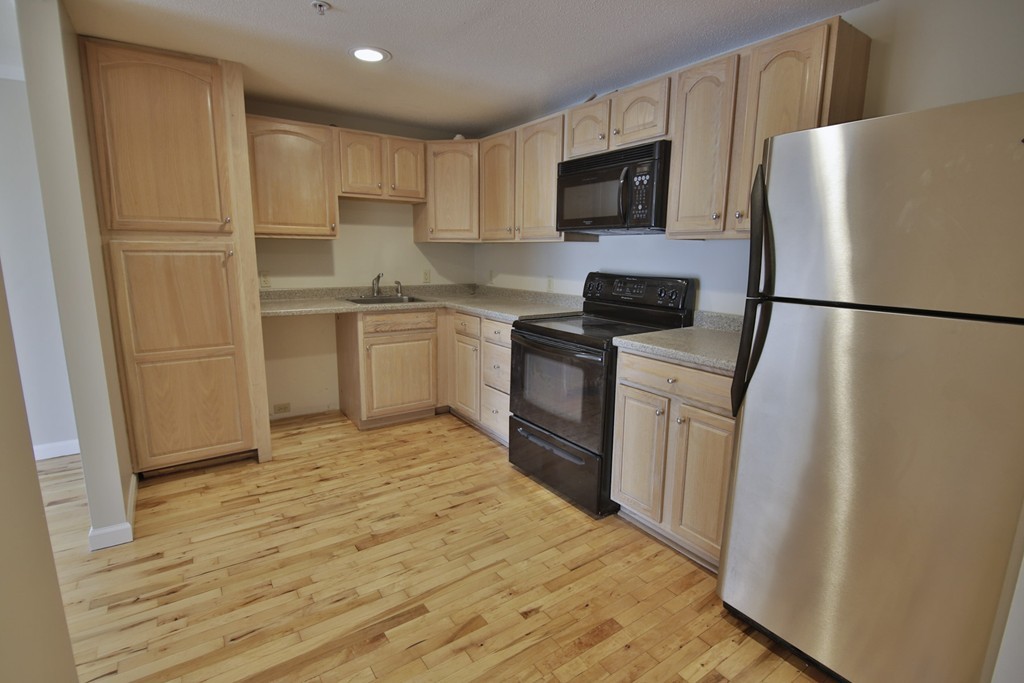 2 Ocean Avenue, Unit 3L Gloucester, MA 01930 - Photo 2 of 17