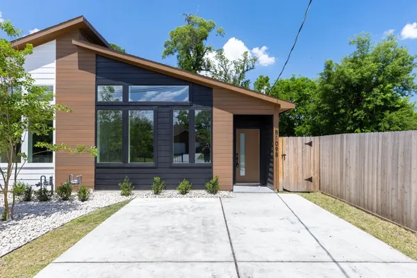$2,100 | 8109 Hamlet Street, Unit B, Houston, TX 77078