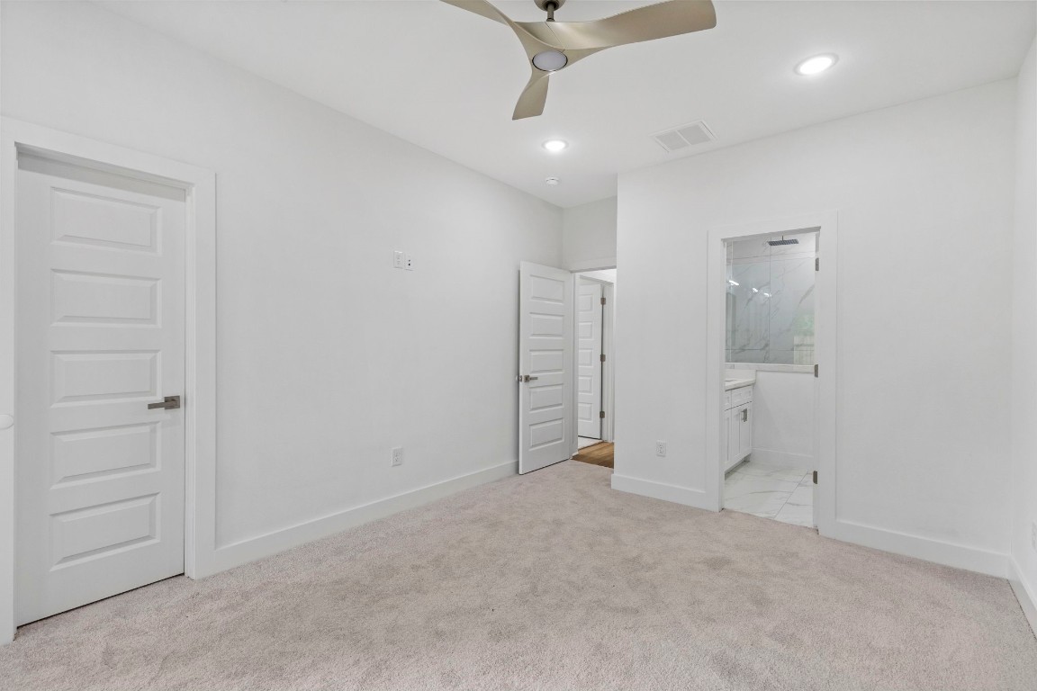 8109 Hamlet Street, Unit B Houston, TX 77078 - Photo 12 of 21 an empty room with a empty space and windows