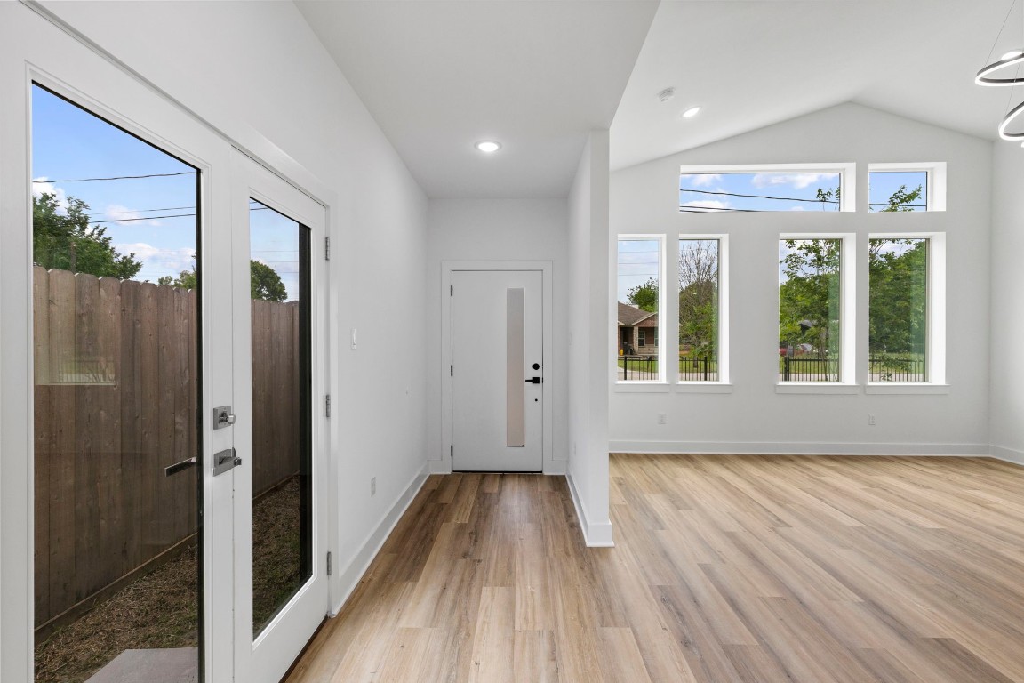 8109 Hamlet Street, Unit B Houston, TX 77078 - Photo 3 of 21 a view of livingroom with window