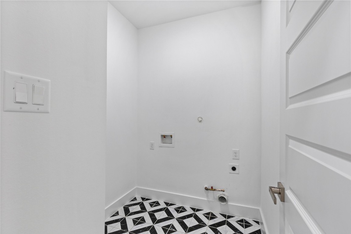 8109 Hamlet Street, Unit B Houston, TX 77078 - Photo 7 of 21 a bathroom with a sink and a stove
