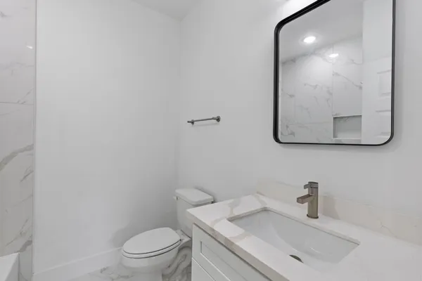 $2,100 | 8109 Hamlet Street, Unit B, Houston, TX 77078