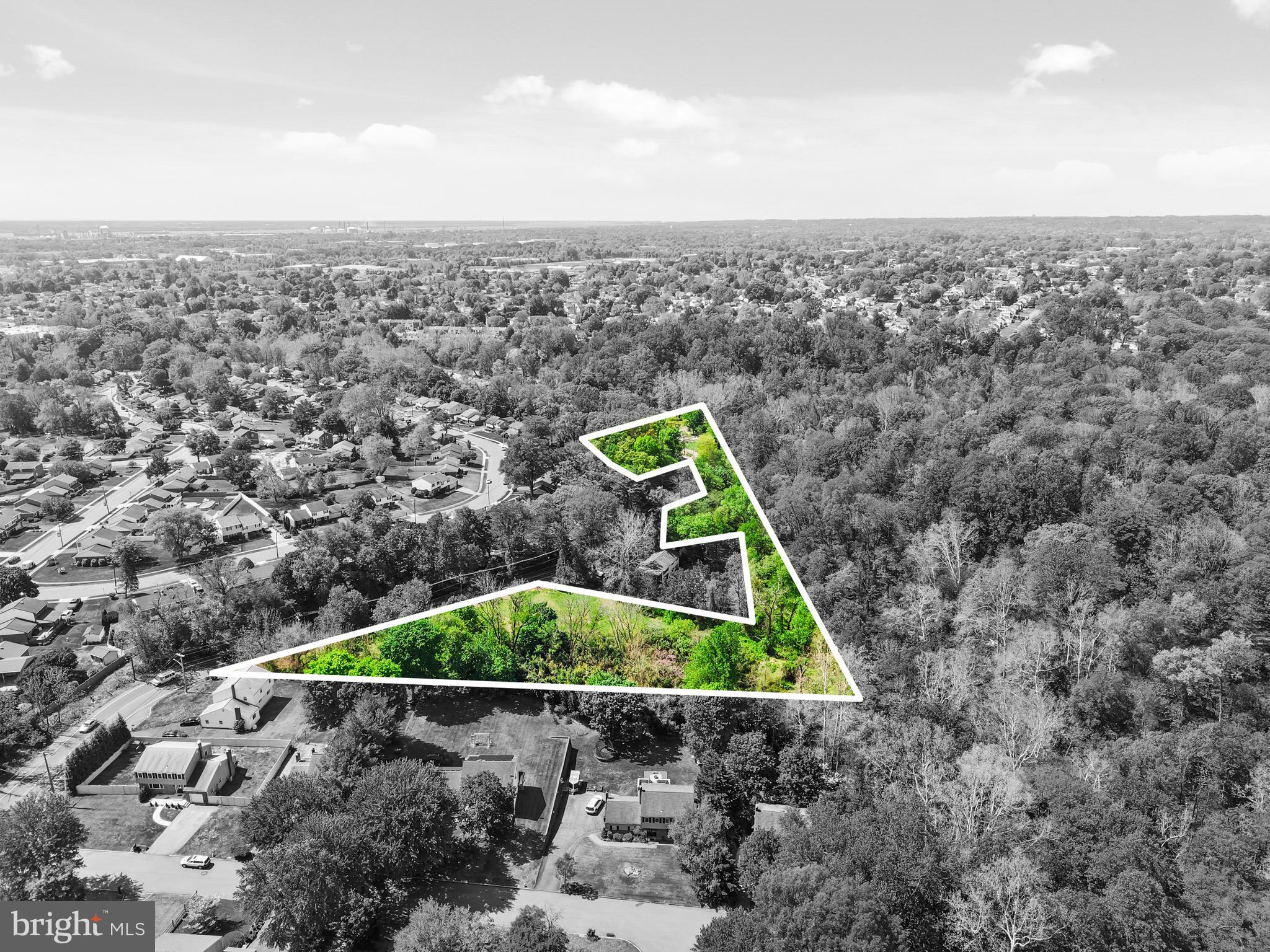 386 Dutton Mill Road Brookhaven, PA 19015 - Photo 10 of 12 an aerial view of a backyard