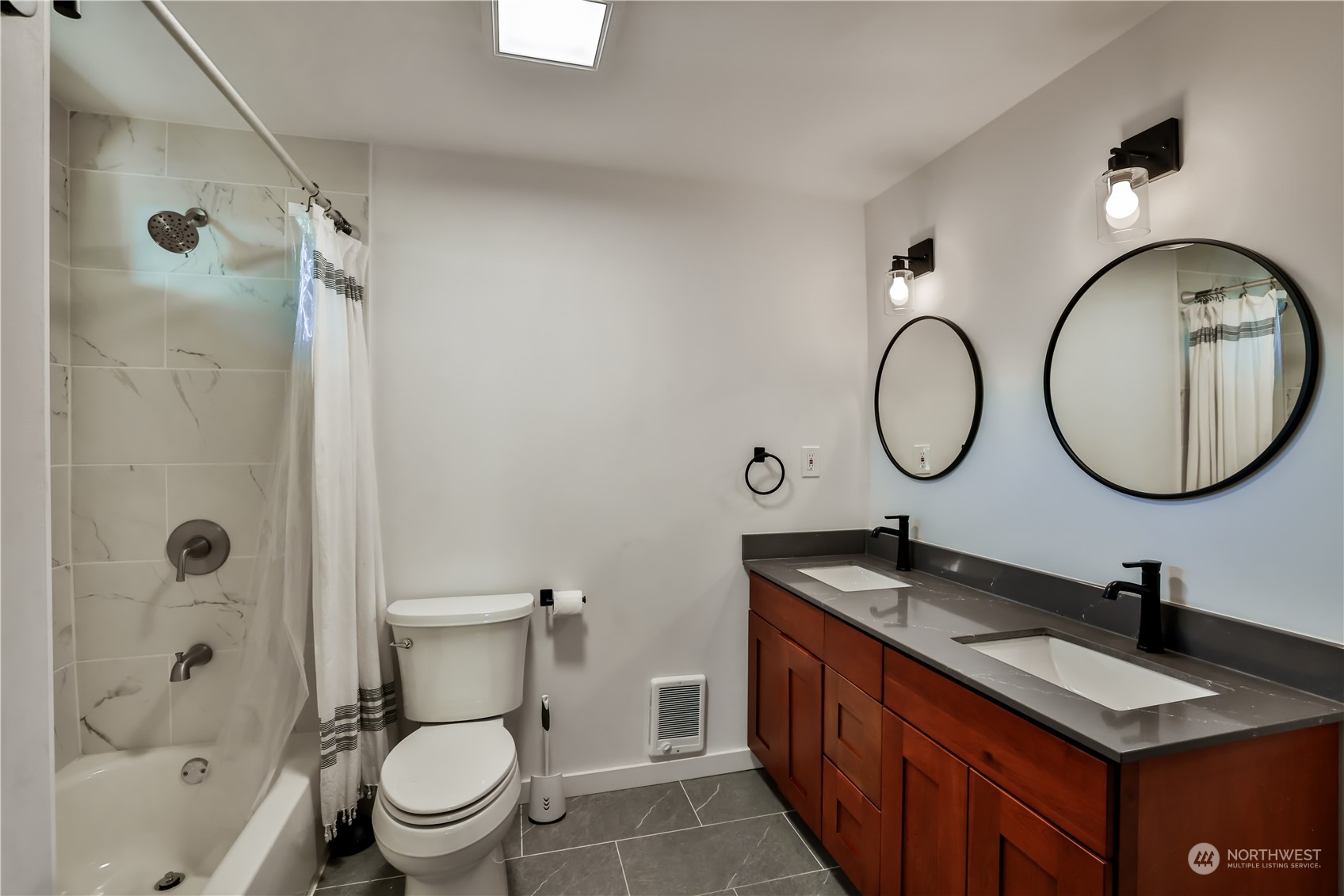 9112 218th Street Southwest Edmonds, WA 98026 - Photo 12 of 35