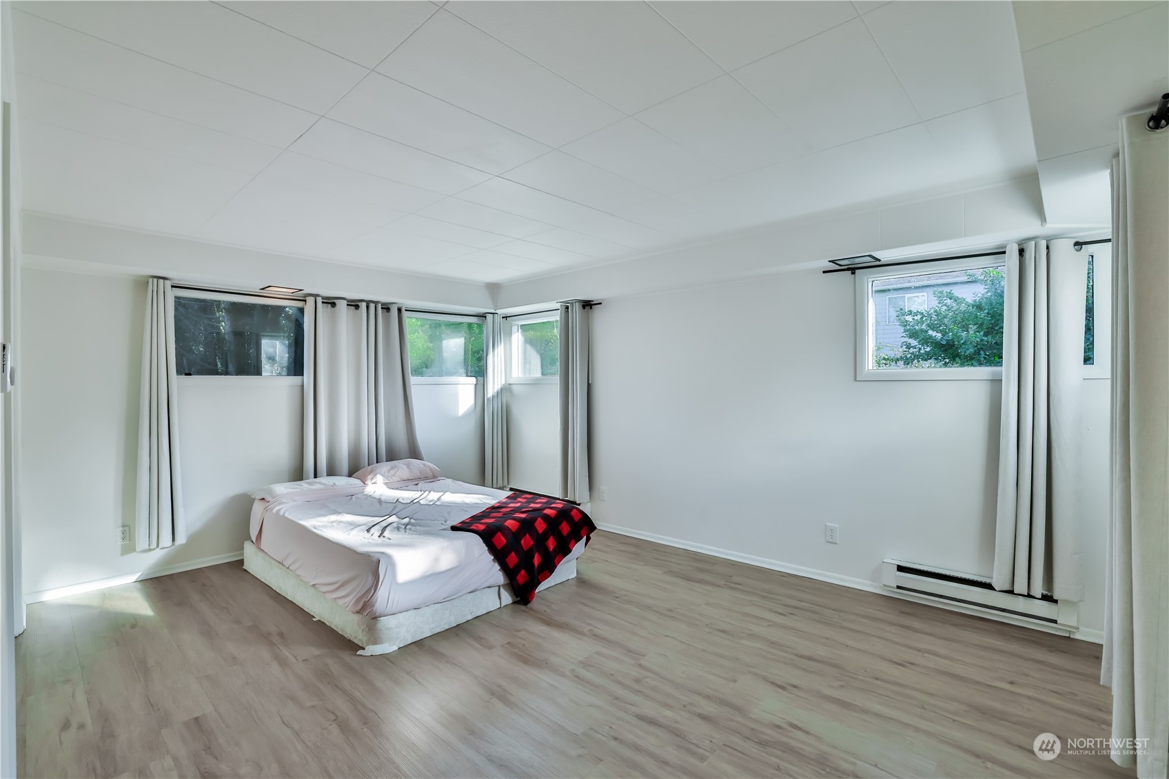 9112 218th Street Southwest Edmonds, WA 98026 - Photo 13 of 35