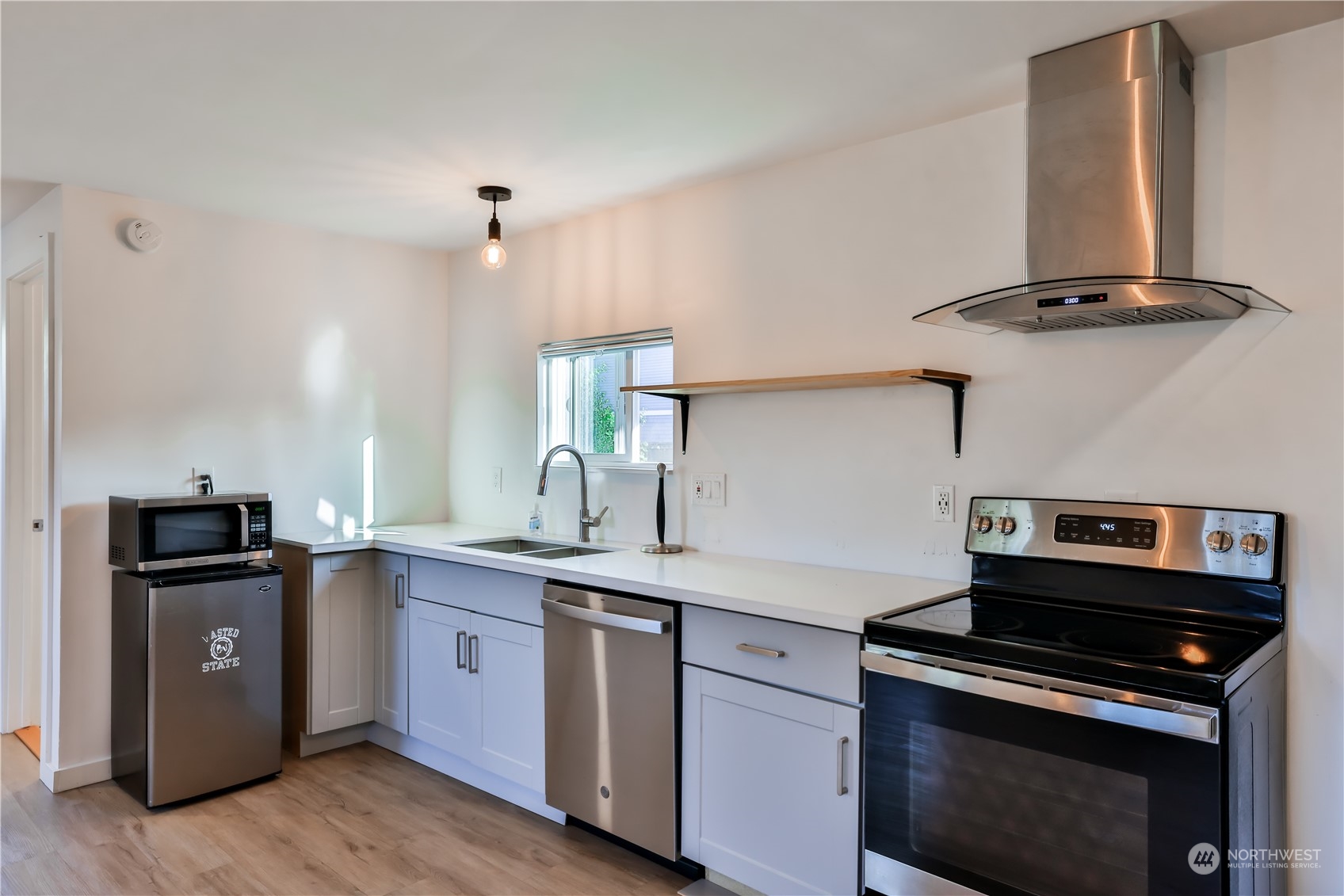 9112 218th Street Southwest Edmonds, WA 98026 - Photo 16 of 35