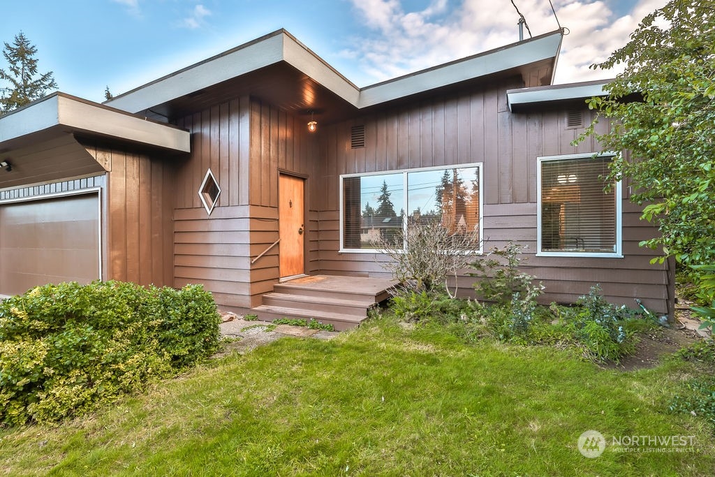 9112 218th Street Southwest Edmonds, WA 98026 - Photo 4 of 35