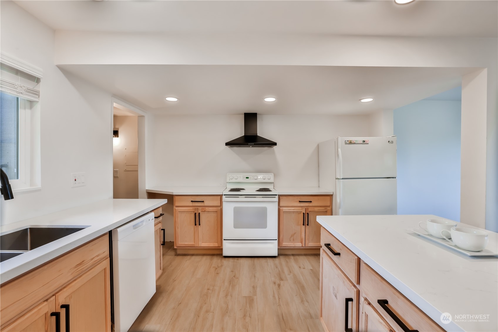 9112 218th Street Southwest Edmonds, WA 98026 - Photo 7 of 35