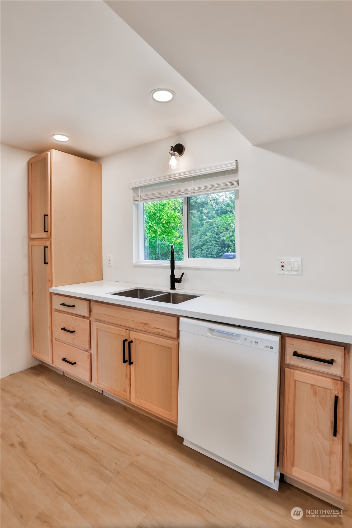 9112 218th Street Southwest Edmonds, WA 98026 - Photo 8 of 35