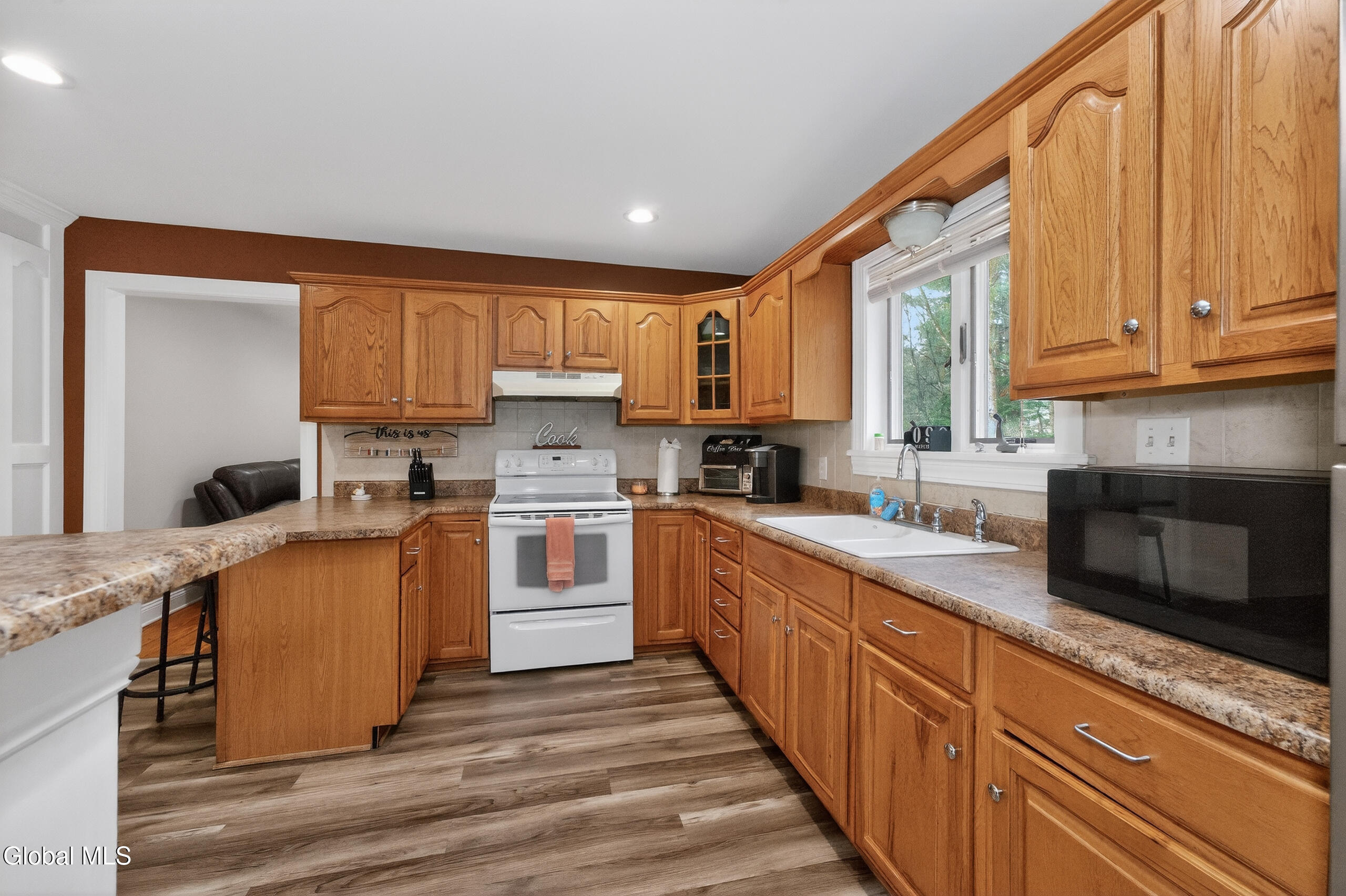 88 Jones Road Wilton, NY 12866 - Photo 17 of 39 3 Kitchen 5